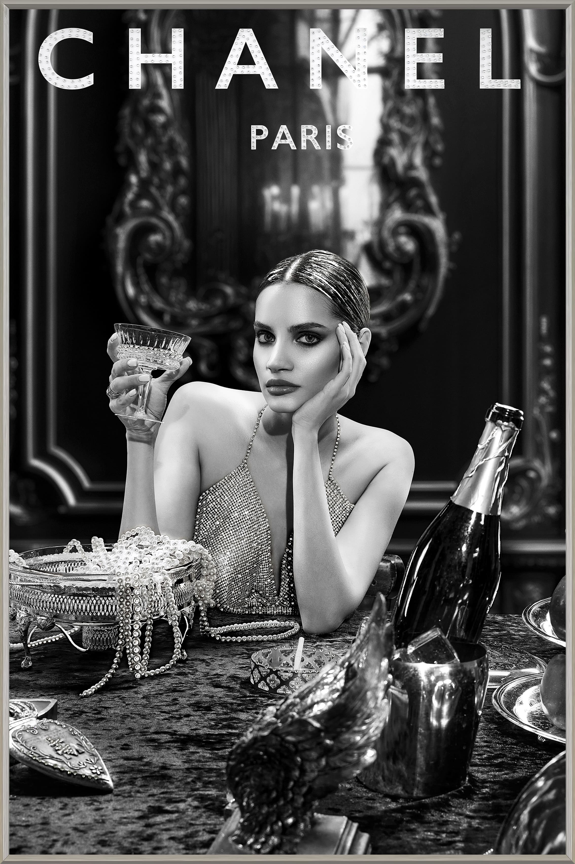Wandbild Frame Lady drinking champagne 80x120cm